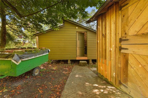 2173 Tryon Rd, North Saanich, BC 