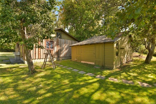 2173 Tryon Rd, North Saanich, BC 