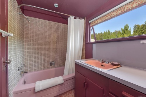 2173 Tryon Rd, North Saanich, BC 