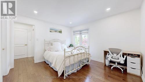 21 Forest Heights Boulevard, Toronto, ON - Indoor Photo Showing Bedroom