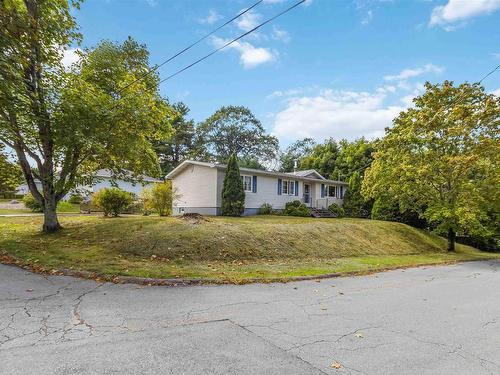 14 Bennett Avenue, Bridgewater, NS 