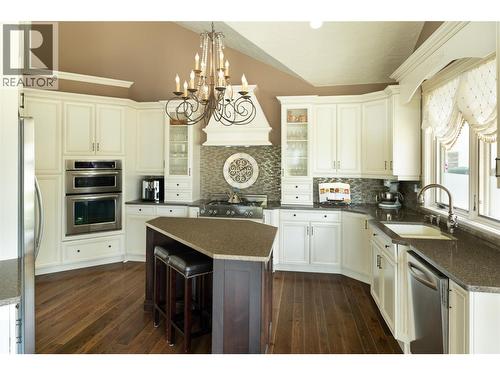 4768 Carmel Crescent, Kelowna, BC - Indoor Photo Showing Kitchen