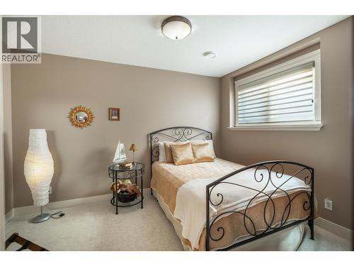 4768 Carmel Crescent, Kelowna, BC - Indoor Photo Showing Bedroom