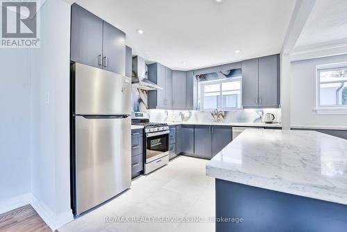 23 Windermere Court, Brampton, ON - Indoor Photo Showing Kitchen With Upgraded Kitchen