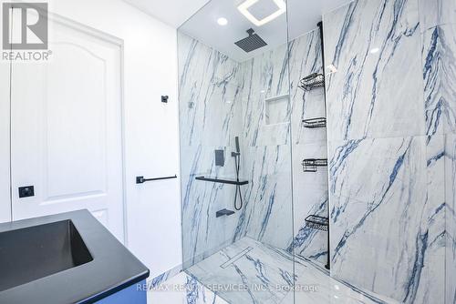 23 Windermere Court, Brampton, ON - Indoor Photo Showing Bathroom
