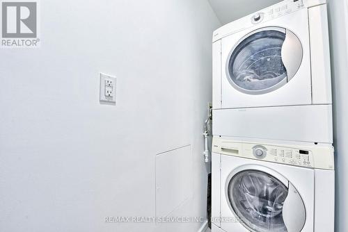 23 Windermere Court, Brampton, ON - Indoor Photo Showing Laundry Room