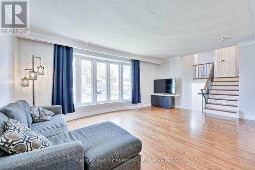 23 Windermere Court, Brampton, ON - Indoor Photo Showing Living Room