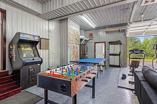 Salle familiale - 388 Mtée Du Val-De-Loire, Saint-Adolphe-D'Howard, QC - Indoor Photo Showing Other Room