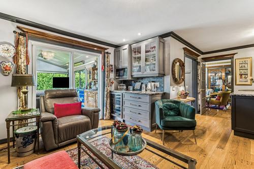 Salle familiale - 3125 Rue Cherrier, Montréal (L'Île-Bizard/Sainte-Geneviève), QC - Indoor Photo Showing Living Room