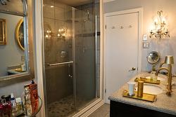 Salle de bains attenante à la CCP - 