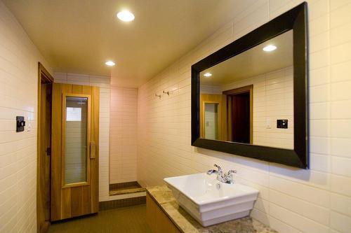 Salle de bains - 211-1950 Av. Lincoln, Montréal (Ville-Marie), QC - Indoor