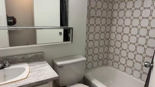 Bathroom - 211-1950 Av. Lincoln, Montréal (Ville-Marie), QC - Indoor Photo Showing Bathroom