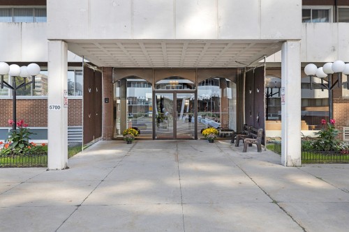 Front of Structure - 807-5700 Boul. Cavendish, Côte-Saint-Luc, QC - 