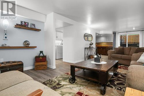 252 Bridge Street W, Greater Napanee (Greater Napanee), ON - Indoor Photo Showing Living Room