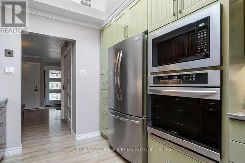 252 Bridge Street W, Greater Napanee (Greater Napanee), ON - Indoor Photo Showing Kitchen With Stainless Steel Kitchen