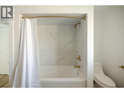 1284 Mcbride Road, Kelowna, BC - Indoor Photo Showing Bathroom