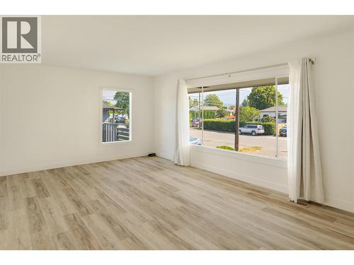 1284 Mcbride Road, Kelowna, BC - Indoor