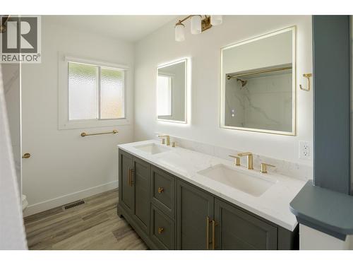 1284 Mcbride Road, Kelowna, BC - Indoor Photo Showing Bathroom
