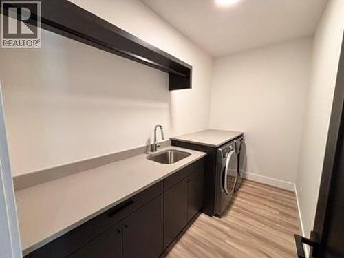 7920 Kidston Road Unit# 9, Coldstream, BC - Indoor Photo Showing Laundry Room