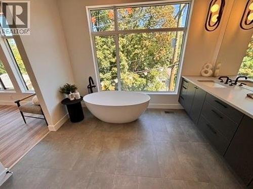 7920 Kidston Road Unit# 9, Coldstream, BC - Indoor Photo Showing Bathroom