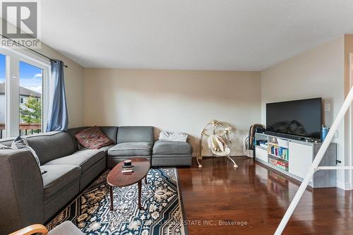 270 Mica Crescent, Clarence-Rockland, ON - Indoor Photo Showing Living Room
