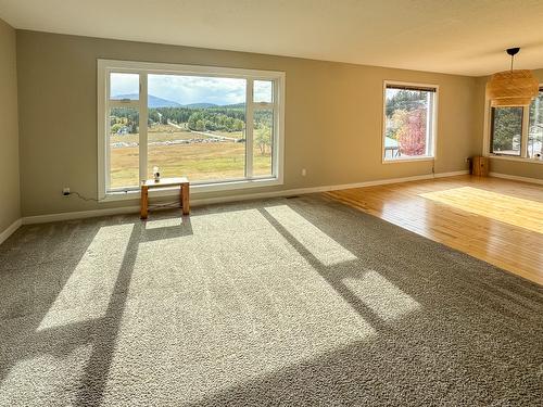 3025 9Th Street, Cranbrook, BC - Indoor Photo Showing Other Room