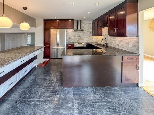 3025 9Th Street, Cranbrook, BC - Indoor Photo Showing Kitchen With Stainless Steel Kitchen With Double Sink With Upgraded Kitchen