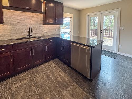 3025 9Th Street, Cranbrook, BC - Indoor Photo Showing Kitchen