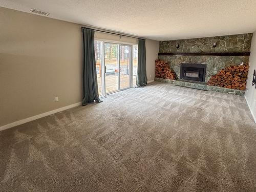 3025 9Th Street, Cranbrook, BC - Indoor Photo Showing Living Room With Fireplace