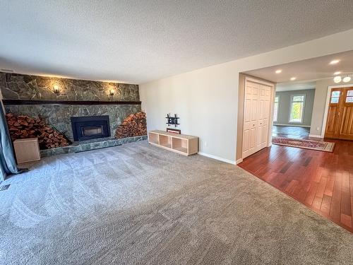 3025 9Th Street, Cranbrook, BC - Indoor Photo Showing Living Room With Fireplace
