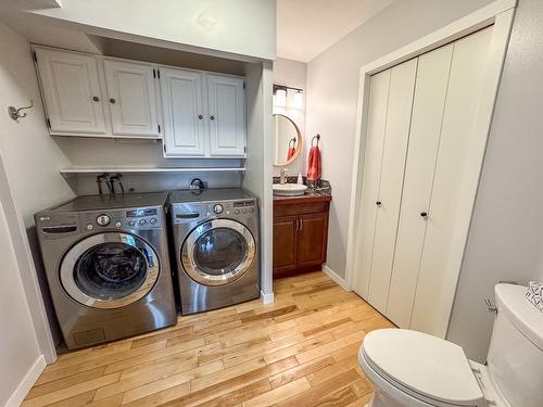 3025 9Th Street, Cranbrook, BC - Indoor Photo Showing Laundry Room