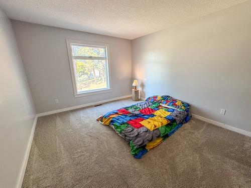 3025 9Th Street, Cranbrook, BC - Indoor Photo Showing Bedroom
