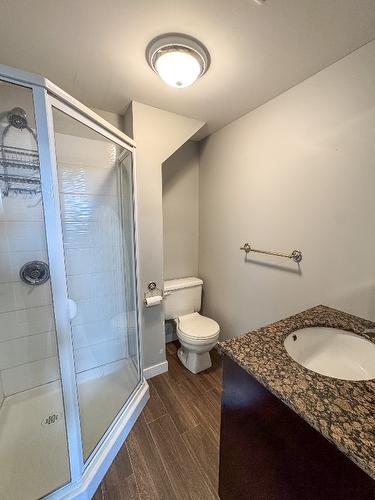 3025 9Th Street, Cranbrook, BC - Indoor Photo Showing Bathroom