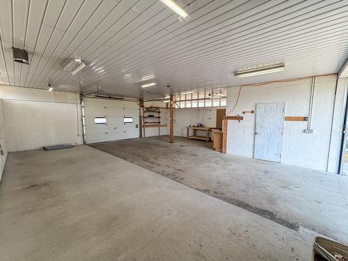 3025 9Th Street, Cranbrook, BC - Indoor Photo Showing Garage