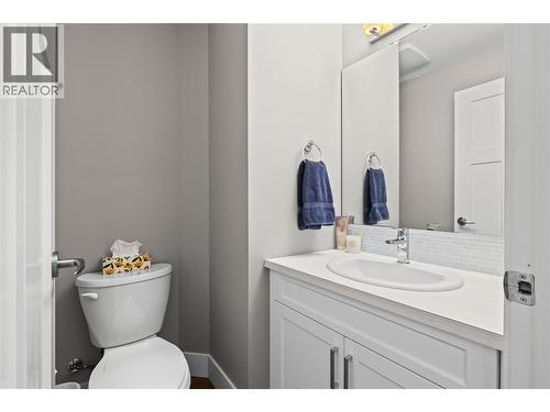 695 Webster Road Unit# 13, Kelowna, BC - Indoor Photo Showing Bathroom
