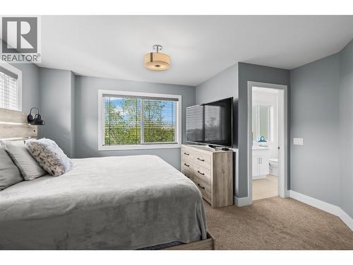 695 Webster Road Unit# 13, Kelowna, BC - Indoor Photo Showing Bedroom