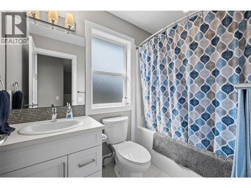 695 Webster Road Unit# 13, Kelowna, BC - Indoor Photo Showing Bathroom