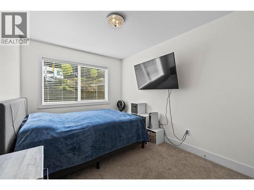 695 Webster Road Unit# 13, Kelowna, BC - Indoor Photo Showing Bedroom