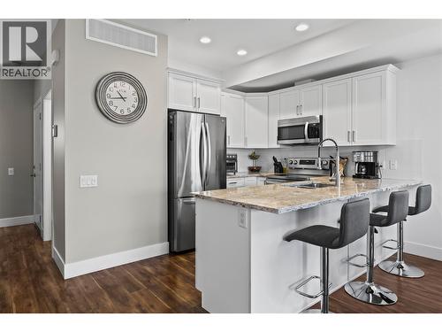 695 Webster Road Unit# 13, Kelowna, BC - Indoor Photo Showing Kitchen With Stainless Steel Kitchen With Double Sink With Upgraded Kitchen