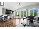 695 Webster Road Unit# 13, Kelowna, BC  - Indoor Photo Showing Living Room 