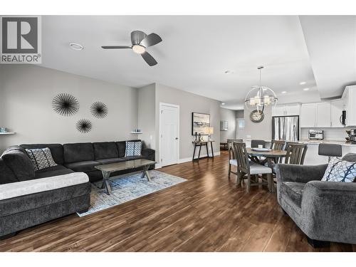 695 Webster Road Unit# 13, Kelowna, BC - Indoor Photo Showing Living Room