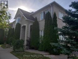 4 CANTWELL CRESCENT  Ajax, ON L1Z 2A4