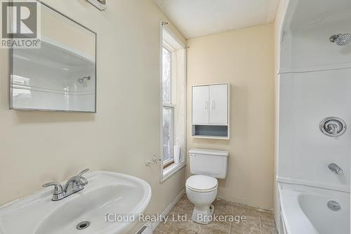 1083 3Rd A Avenue E, Owen Sound, ON - Indoor Photo Showing Bathroom