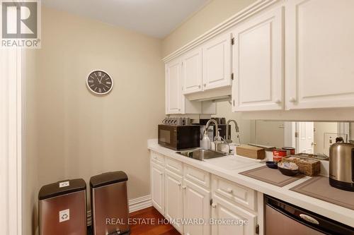 6 Main Street, Toronto, ON - Indoor Photo Showing Kitchen