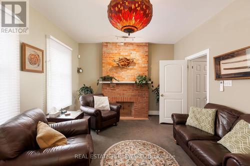 6 Main Street, Toronto, ON - Indoor Photo Showing Living Room