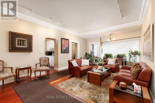 6 Main Street, Toronto, ON - Indoor Photo Showing Living Room