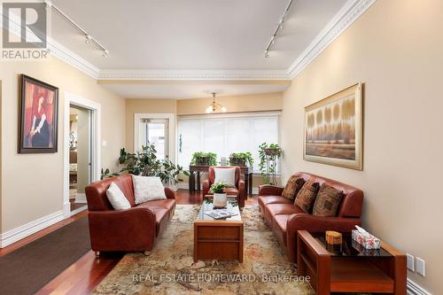 6 Main Street, Toronto, ON - Indoor Photo Showing Living Room