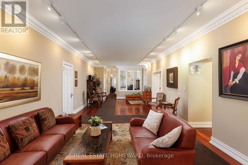 6 Main Street, Toronto, ON - Indoor Photo Showing Living Room