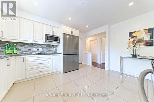 2101 Parkway Drive, Burlington, ON - Indoor Photo Showing Kitchen With Upgraded Kitchen