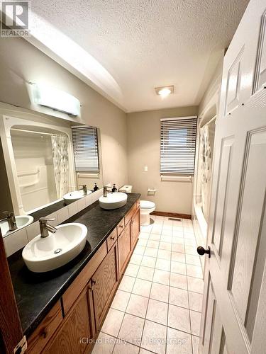 86 Glendale Drive, Tillsonburg, ON - Indoor Photo Showing Bathroom